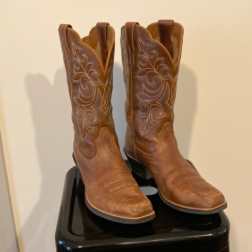 Ariat Women’s Distressed Round Up Western Boot